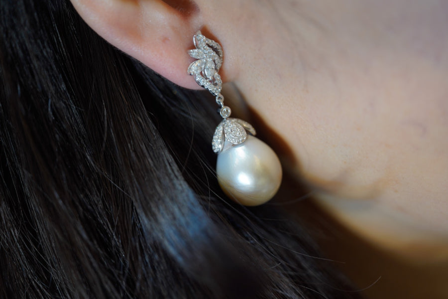 Drop-shaped South Sea Pearl And Diamond Drop-Earrings 水滴形南洋珍珠及鑽石耳環