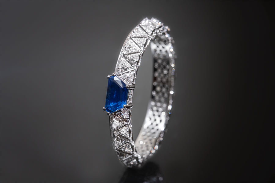 Blue Sapphire And Diamond Bangle 長梯方型切割藍寶石及鑽石手鐲