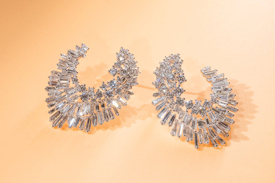 Tapper & Round Brilliant Diamond Earrings    長形及圓形閃亮切割鑽石耳環
