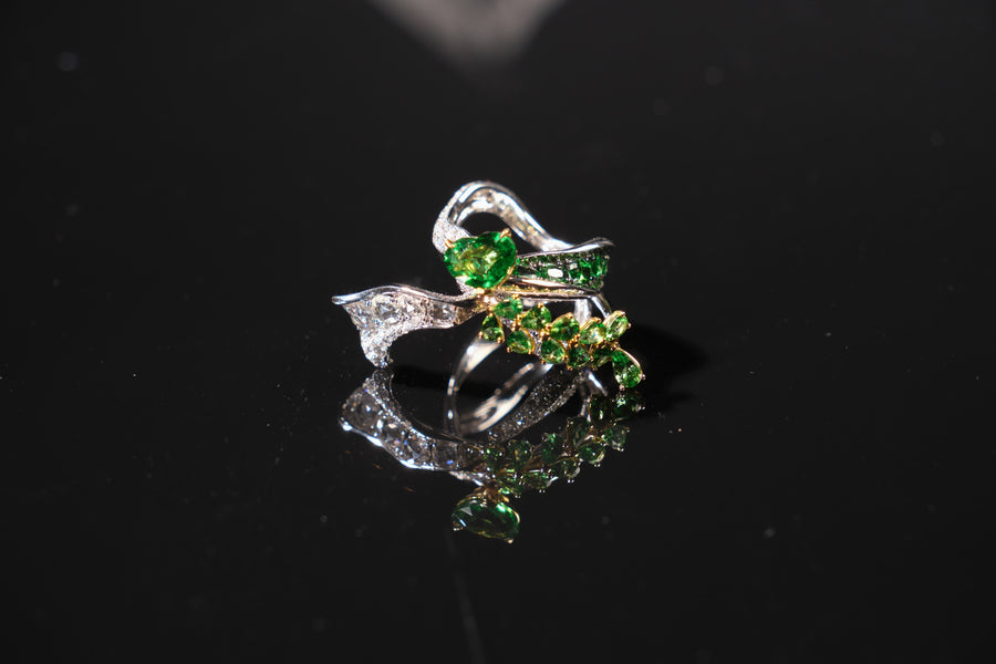 One artistic ribbon garnet & diamond ring 絲帶設計概念戒指