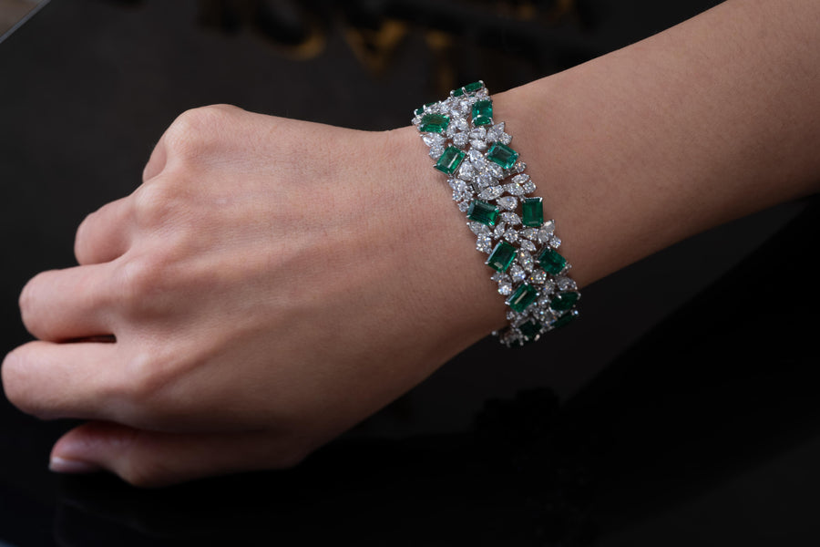 Beautiful Green Emerald and Natural Diamond Bracelet in 18Karat gold setting