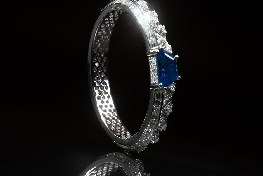 Blue Sapphire And Diamond Bangle 長梯方型切割藍寶石及鑽石手鐲