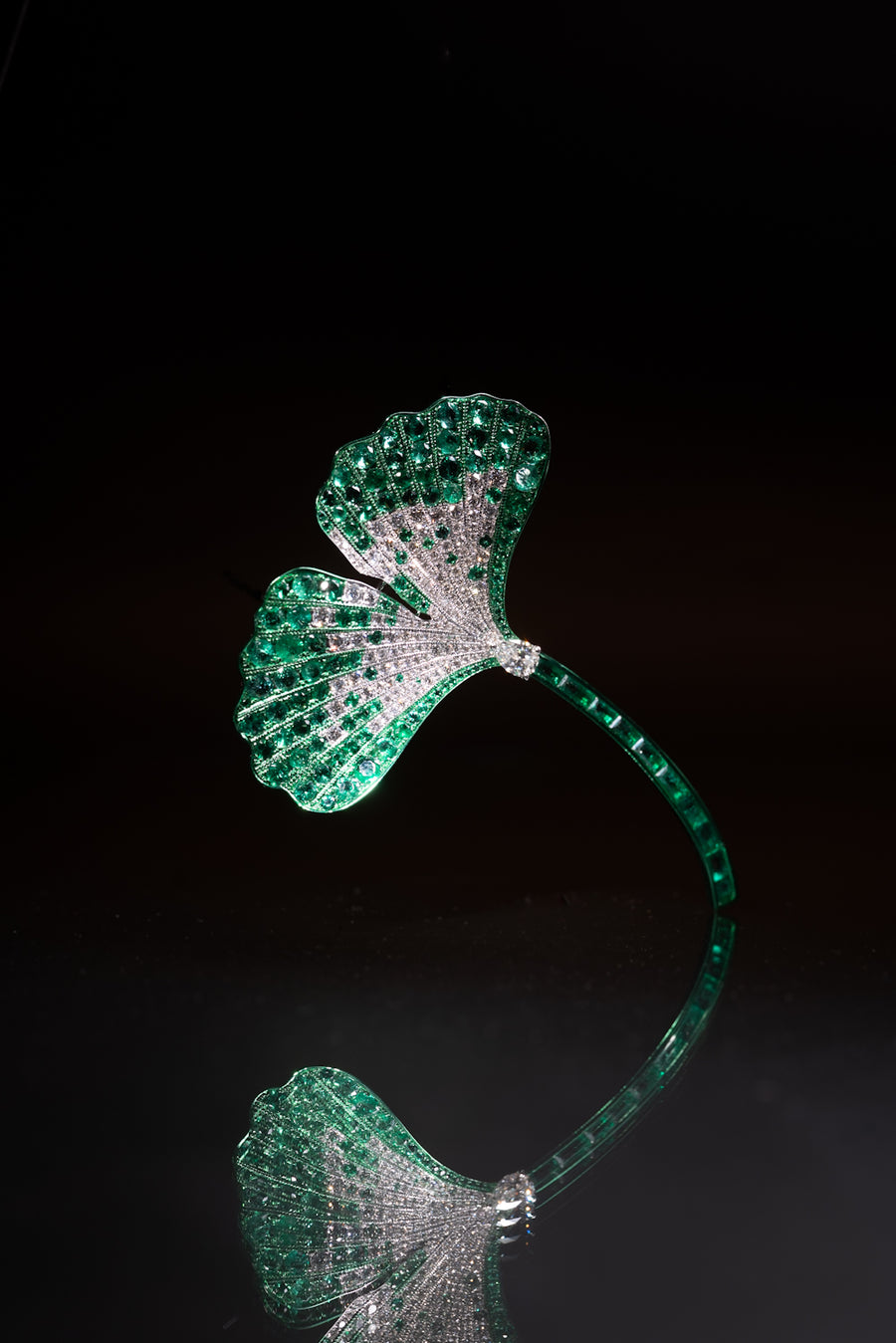 ''Ginkgo biloba'' Green Emerald And Diamond Brooch ''銀杏葉''祖母綠配鑽石胸針