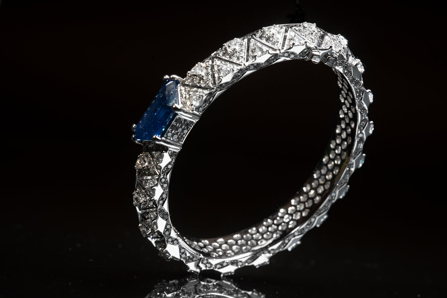 Blue Sapphire And Diamond Bangle 長梯方型切割藍寶石及鑽石手鐲