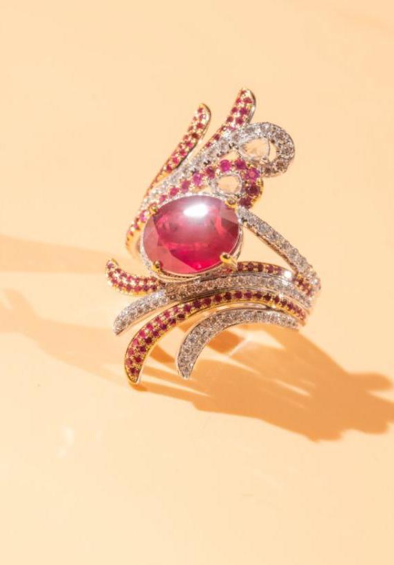 Burmese Origin Ruby And Diamond Ring 緬甸鵝蛋形閃亮切割紅寶石及鑽石戒指