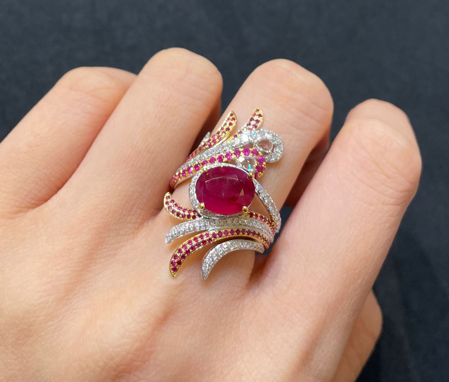 Burmese Origin Ruby And Diamond Ring 緬甸鵝蛋形閃亮切割紅寶石及鑽石戒指