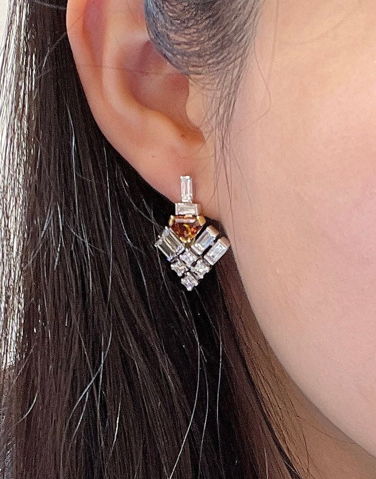 Fancy Colour Diamond in Pentagon & Baguette Diamond Earrings  天然彩色五角及長形鑽石耳環