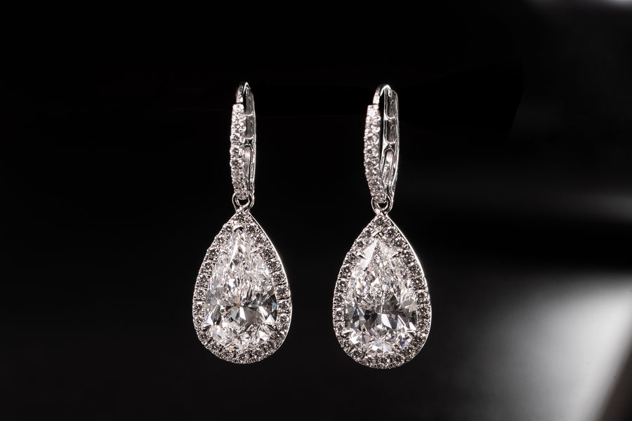 Natural Pear Shape Brilliant Cut Diamond Earrings in 18Karat White Gold Setting 梨型閃亮切割鑽石耳環