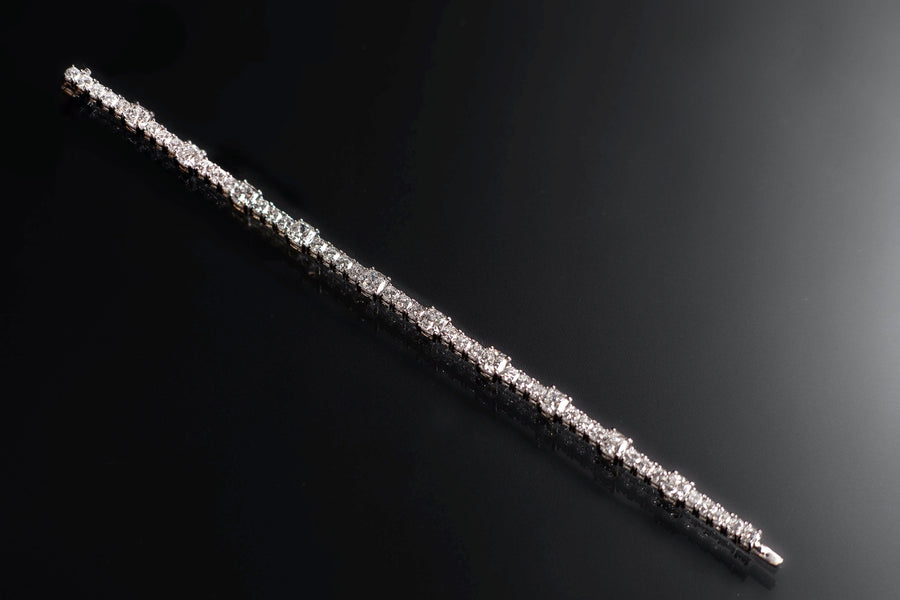 Cushion Brilliant Cut Diamond Bracelet 枕形明亮式切割鑽石手鍊