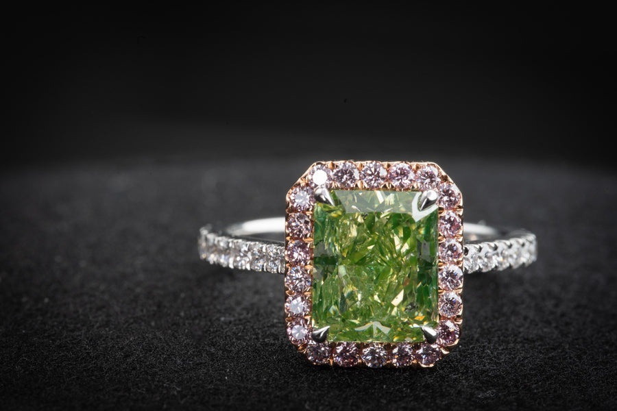 3 Carats Natural Fancy Intense Yellow Green Diamond Ring 三克拉天然濃彩黃綠鑽石