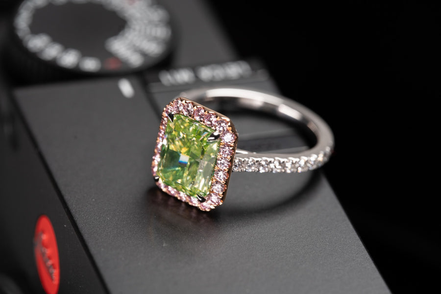 3 Carats Natural Fancy Intense Yellow Green Diamond Ring  三克拉天然濃彩黃綠鑽石