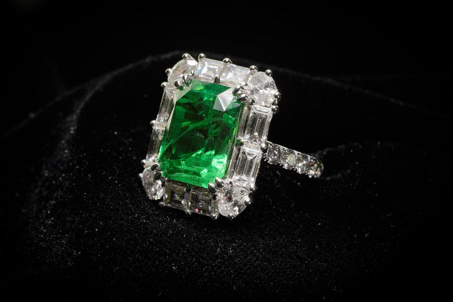 Radiant Cut Tsavorite Garnet & Diamond Ring 沙弗來石及鑽石戒指
