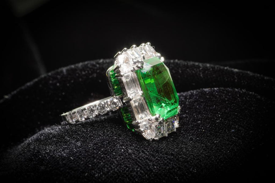 Radiant Cut Tsavorite Garnet & Diamond Ring 沙弗來石及鑽石戒指