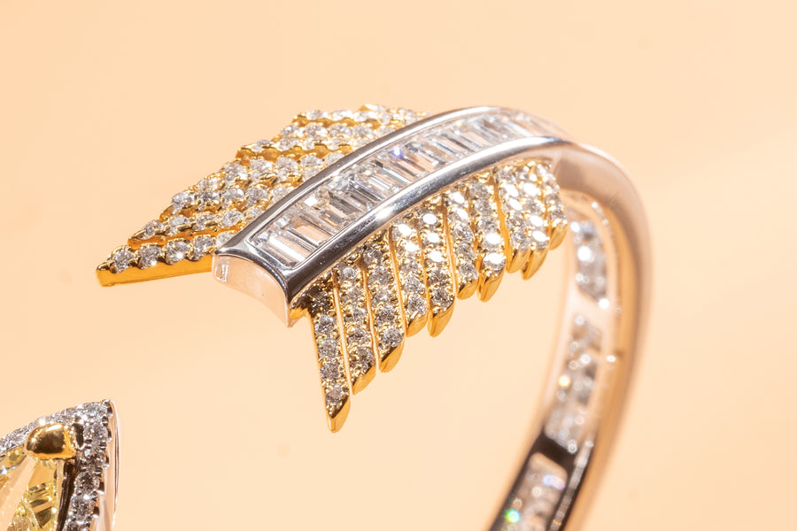 Ero's Arrow Inspired Fancy Yellow Diamond Bangle ''箭形''黃鑽石手鐲