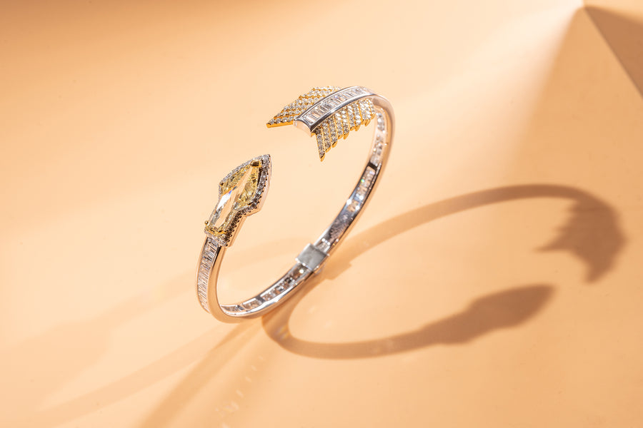 Ero's Arrow Inspired Fancy Yellow Diamond Bangle ''箭形''黃鑽石手鐲