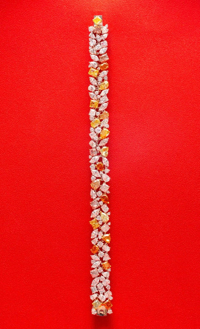 Natural Fancy Colour Diamond Bracelet in 18Karat Gold Setting 天然彩色鑽石手鍊