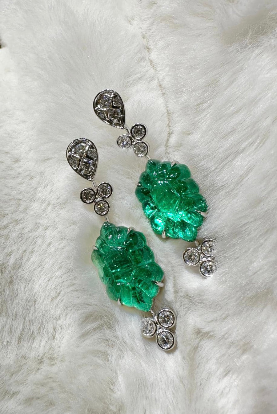 Carving Green Emerald & Diamond Earrings 雕刻綠寶石鑽石耳環