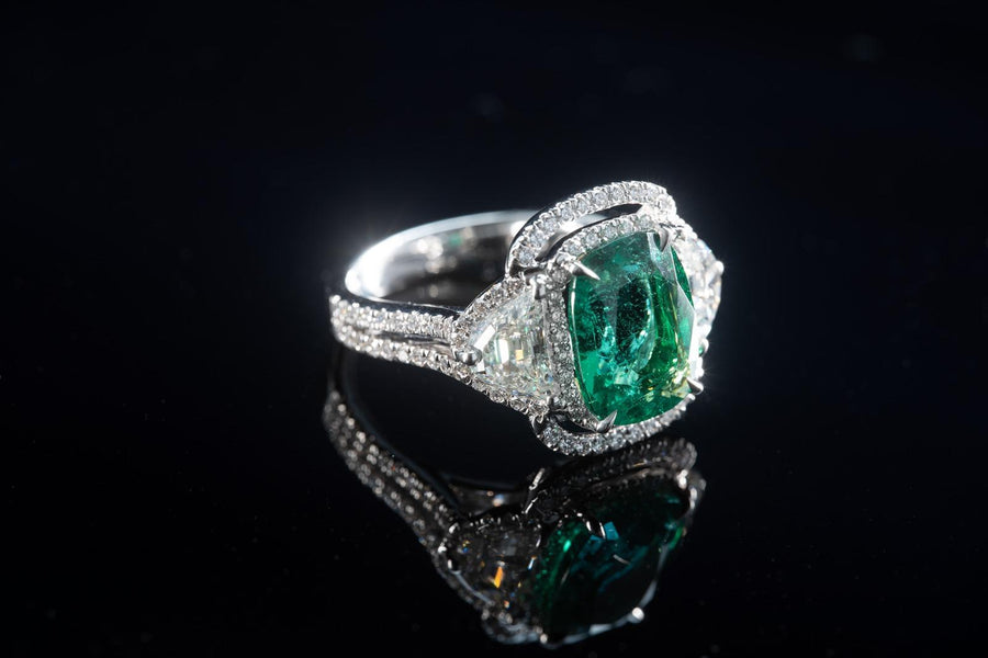 Zambian Green Emerald & Diamond Ring  贊比亞綠寶石配鑽石戒指