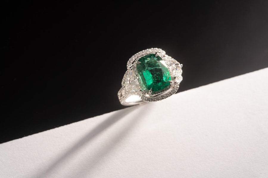 Zambian Green Emerald & Diamond Ring  贊比亞綠寶石配鑽石戒指